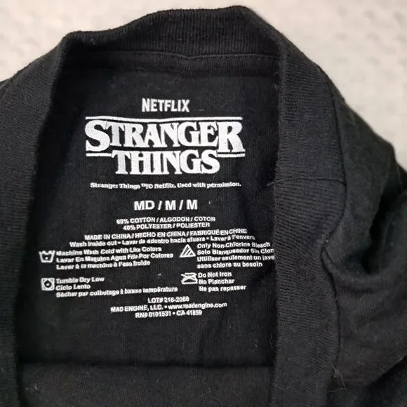 Netflix Stranger Things T Shirt Womens Size Medium Friends Don’t Lie Crop Top - Picture 2 of 7